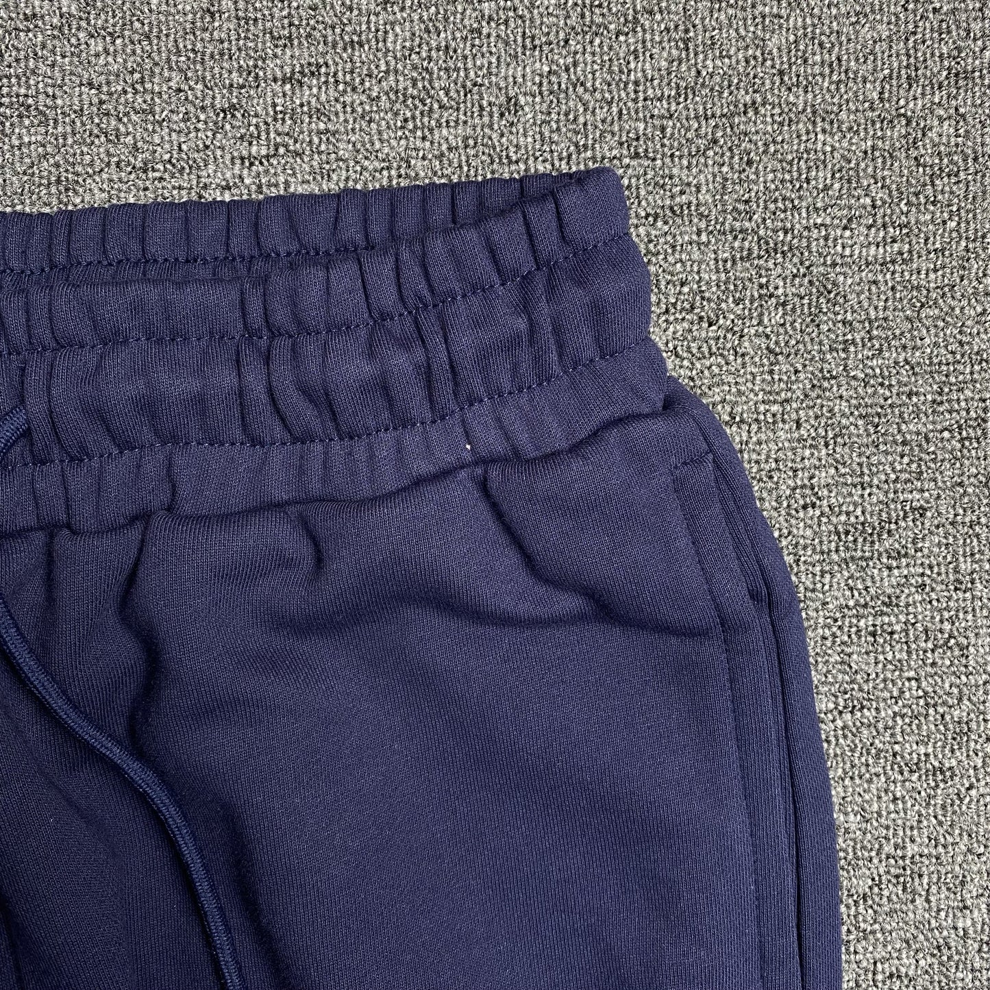 PANTALON DE SURVÊTEMENT EN DENIM TEARS COURONNE DE COTON MARINE