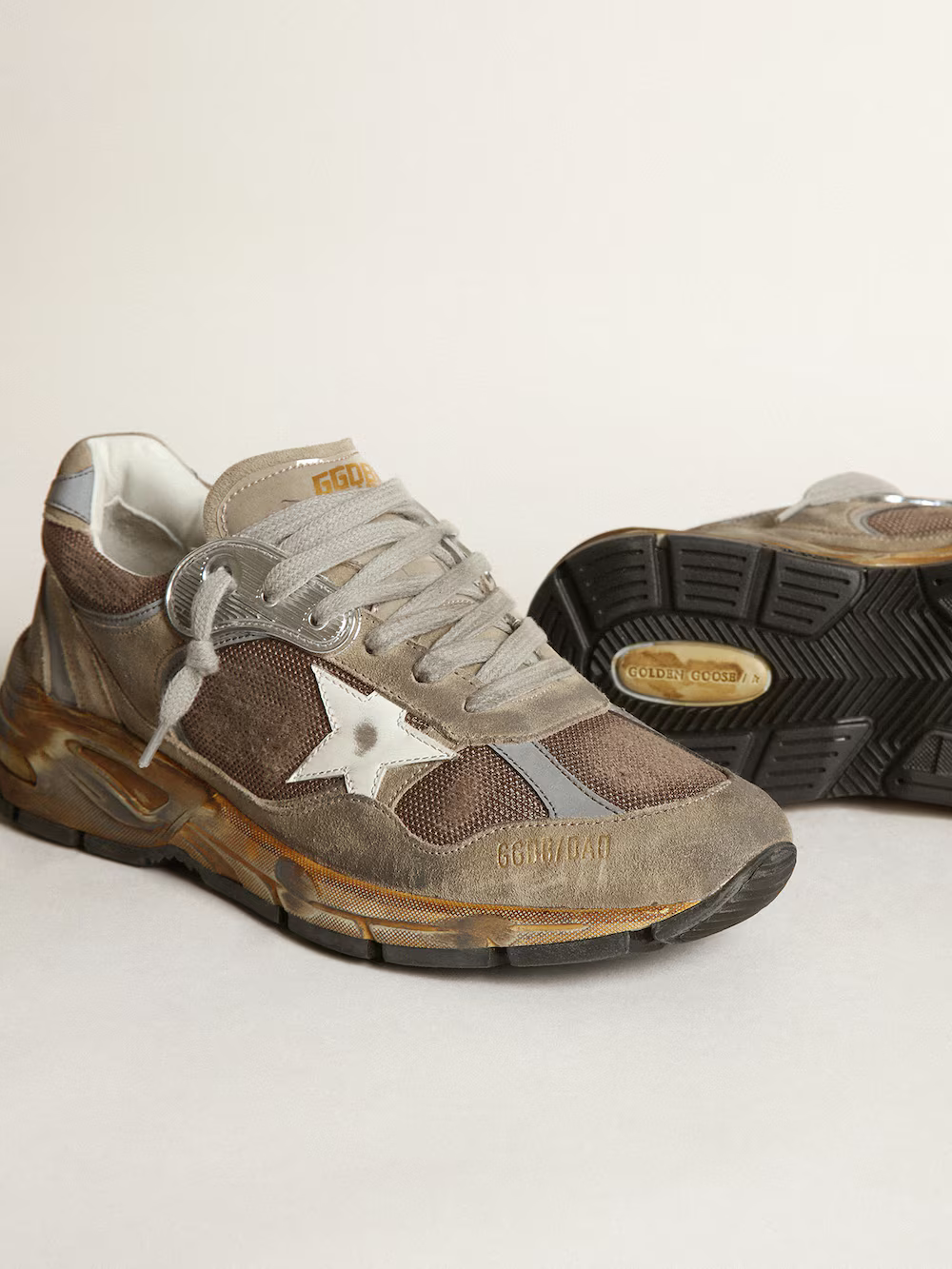Baskets en daim Golden Goose Dad-Star grises