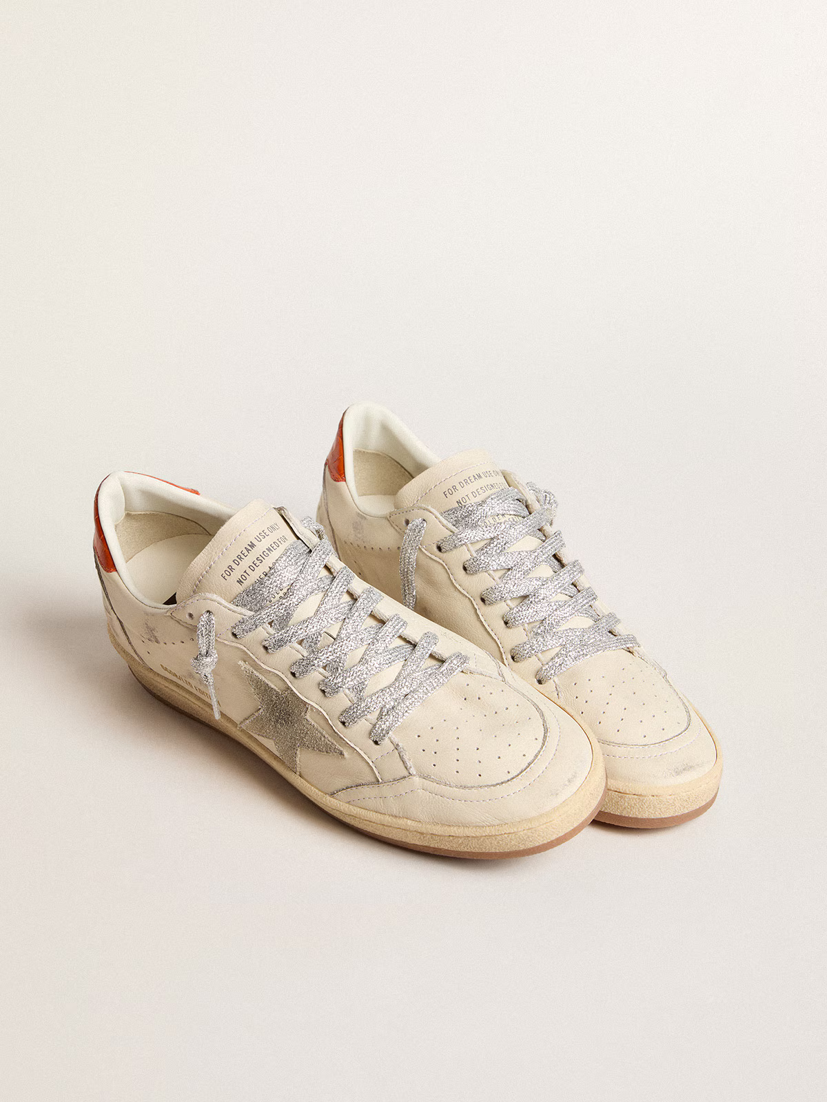 Baskets Golden Goose en édition limitée – Blanches/Argentées avec talon croco orange