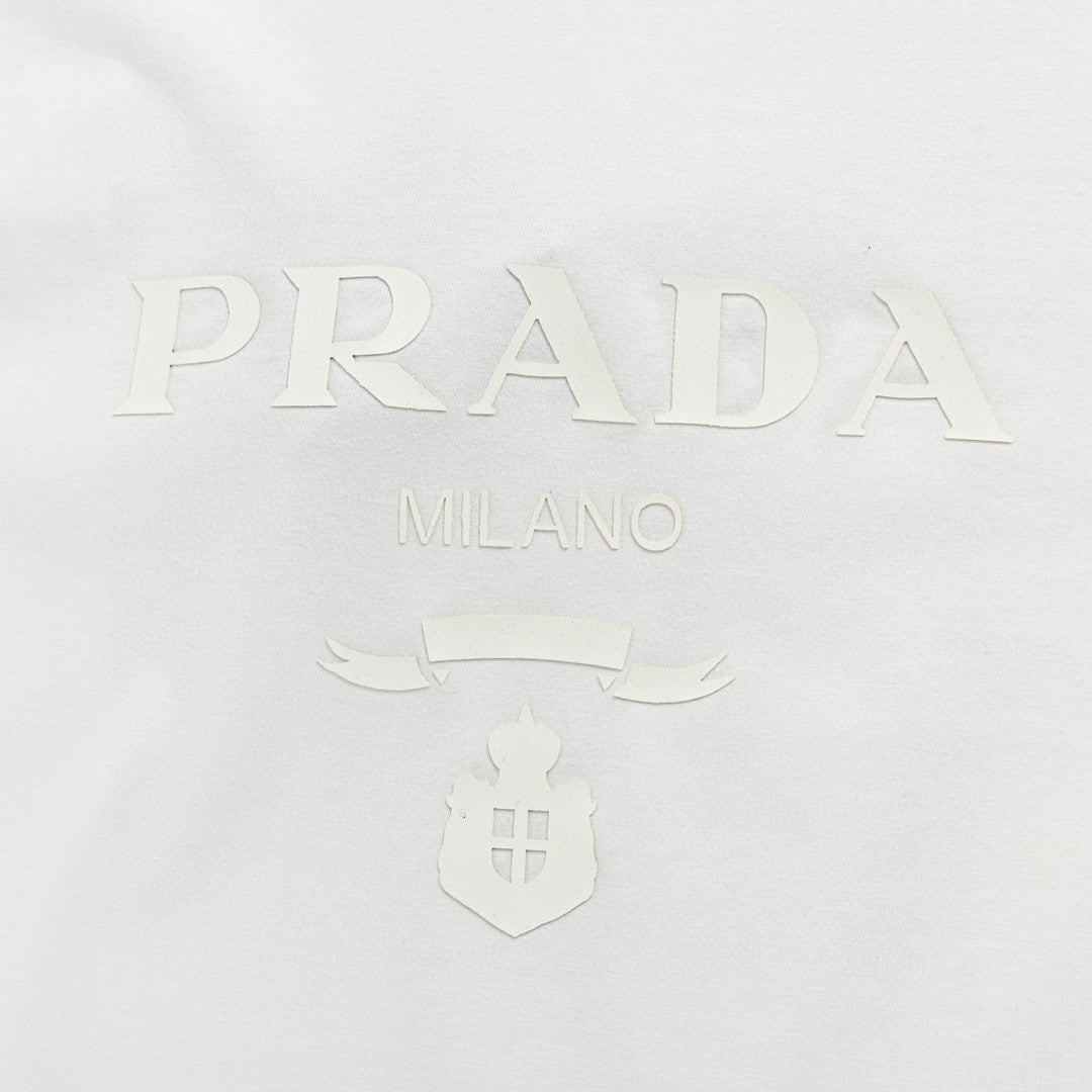 T-shirt Prada blanc avec logo discret