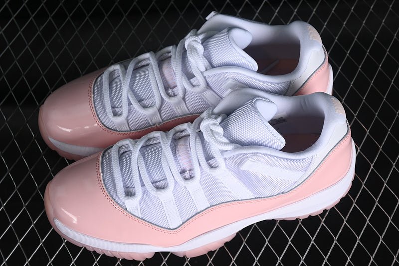 PIN'S AIR JORDAN 11 LOW LEGEND BLANC/ROSE