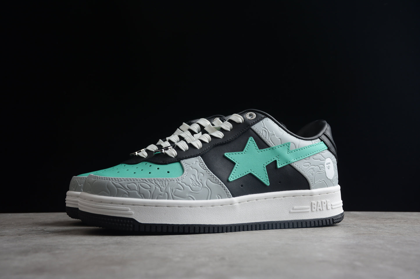Baskets basses BAPE STA bleu turquoise et grises