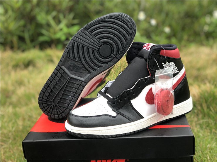 JORDAN 1 RETRO HIGH x NOIR ROUGE GYM