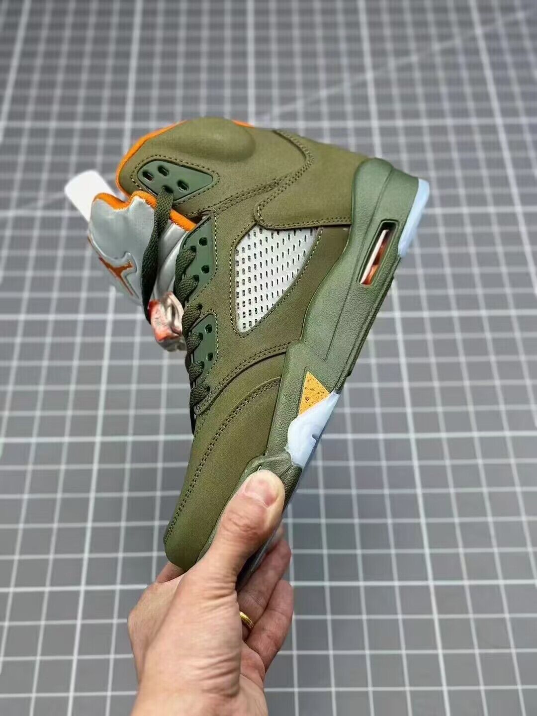 Informations sur la sortie des JORDAN 5 « Olive » en 2024