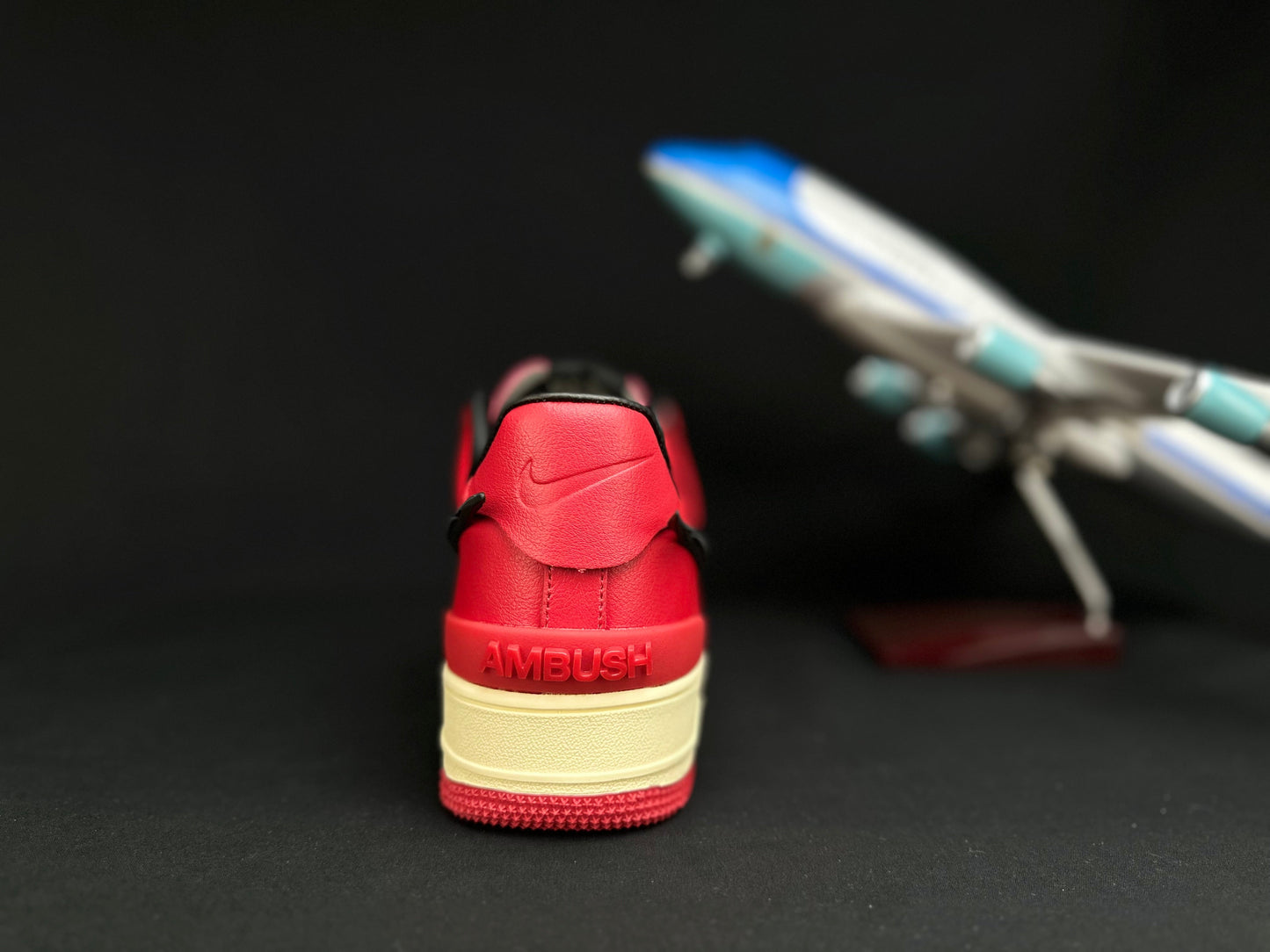 NIKE AIR FORCE 1 « Big Swoosh Rouge »
