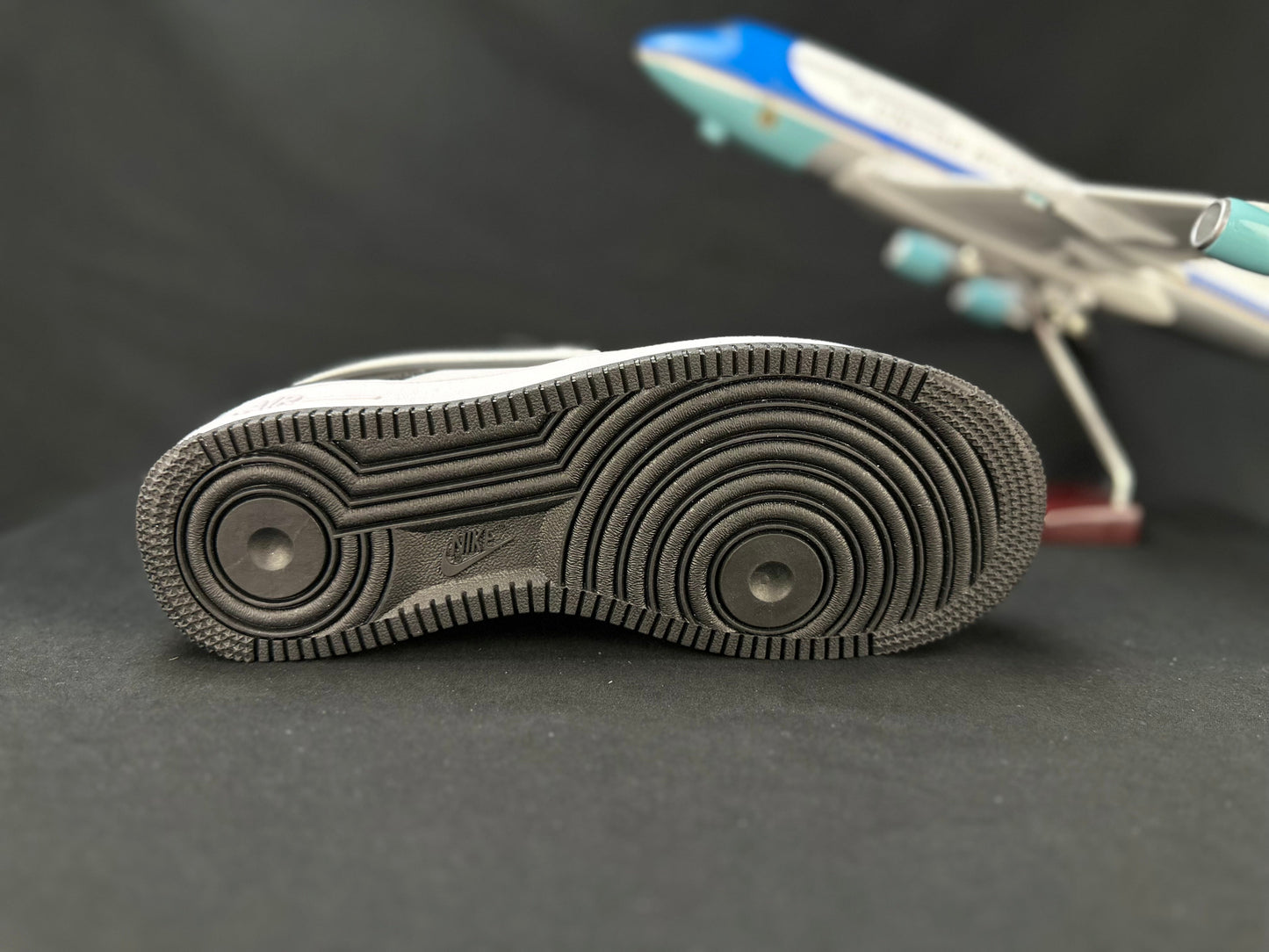 NIKE AIR FORCE 1 « Big Swoosh Blanc/Noir »