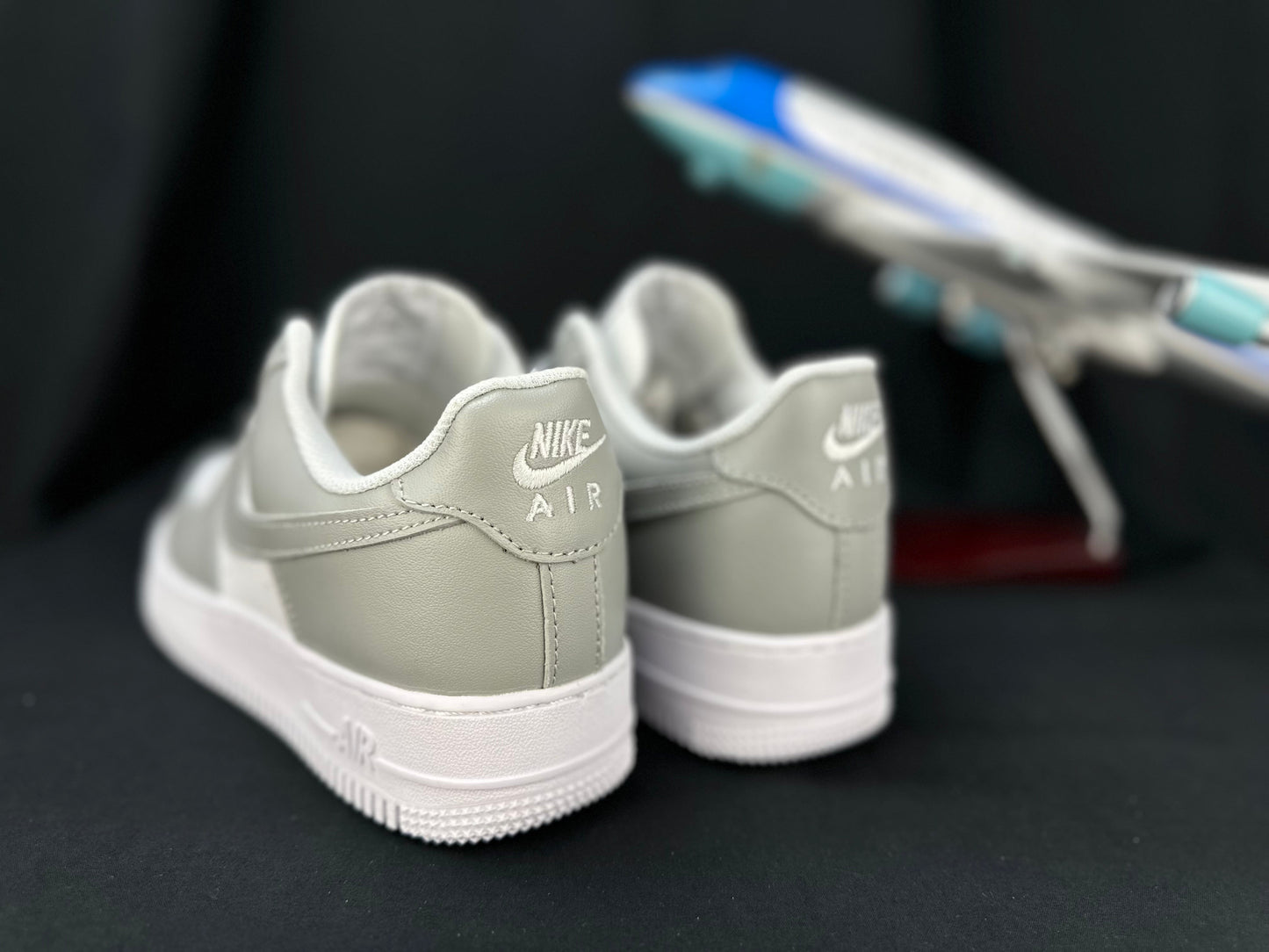 NIKE AIR FORCE 1 « Blanc/Gris »