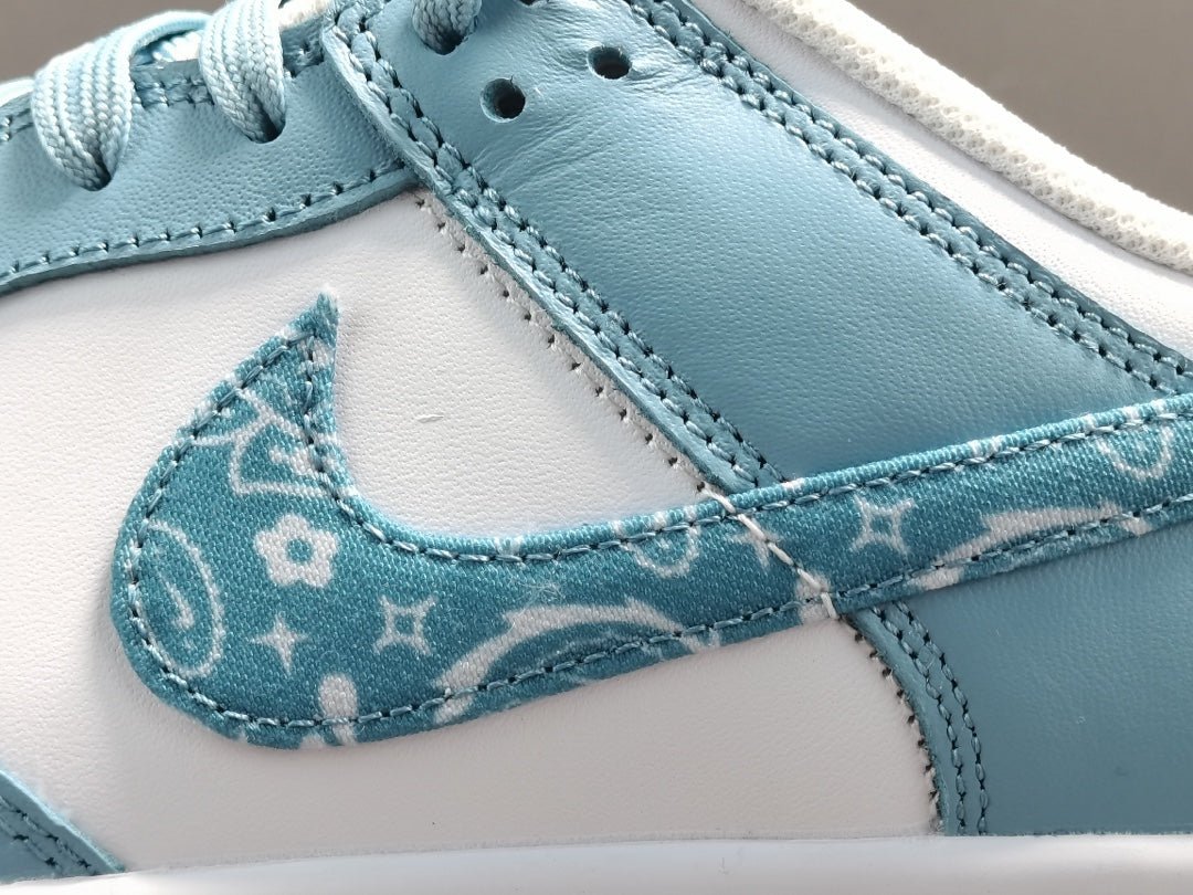 NIKE DUNK x PAISLEY PACK BLEU PORTÉ