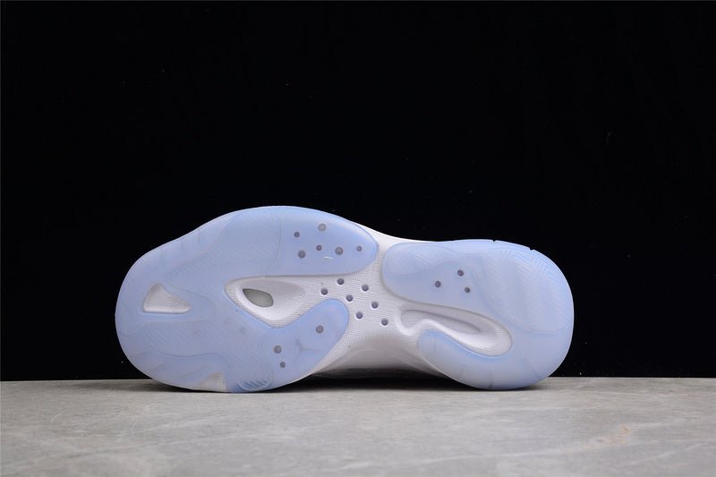 AIR JORDAN 11 CMFT LOW BLANC/BLANC/MARINE ARME