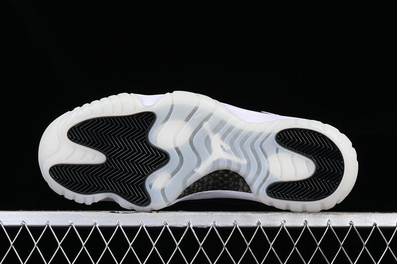 AIR JORDAN 11 DMP BLANC