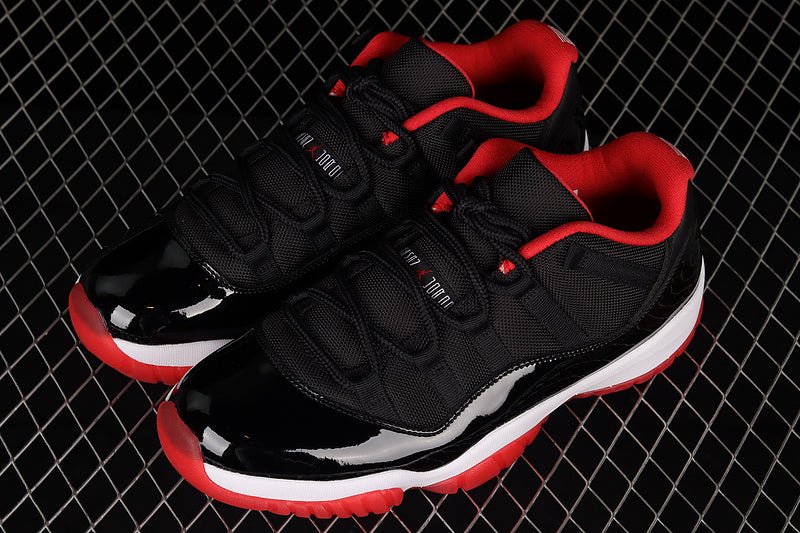 AIR JORDAN 11 RETRO LOW BRED NOIR/ROUGE VRAI/BLANC