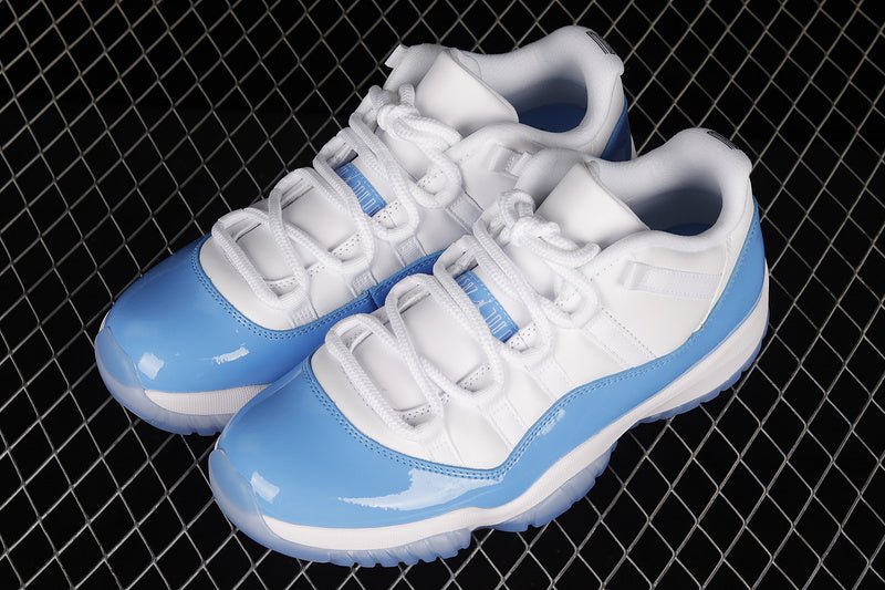 AIR JORDAN 11 RETRO LOW UNC BLANC/BLANC/BLEU UNIVERSITÉ