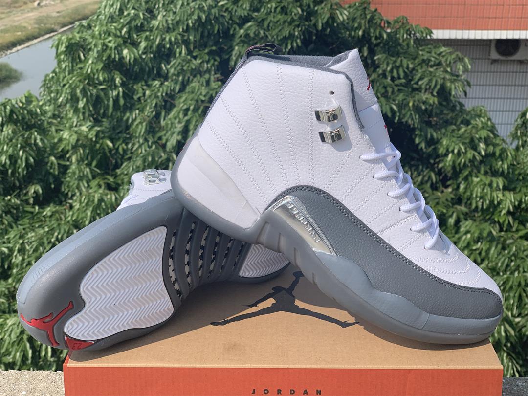 JORDAN 12 RETRO x BLANC GRIS FONCÉ