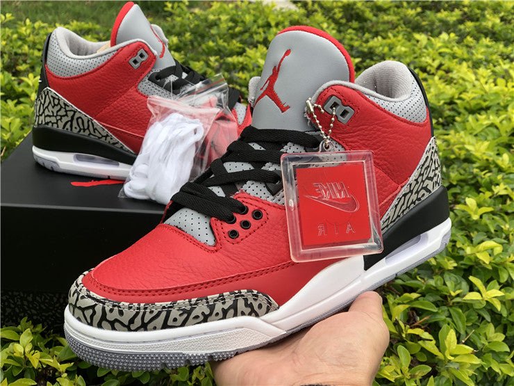 JORDAN 3 RETRO x SE UNITED ROUGE FEU