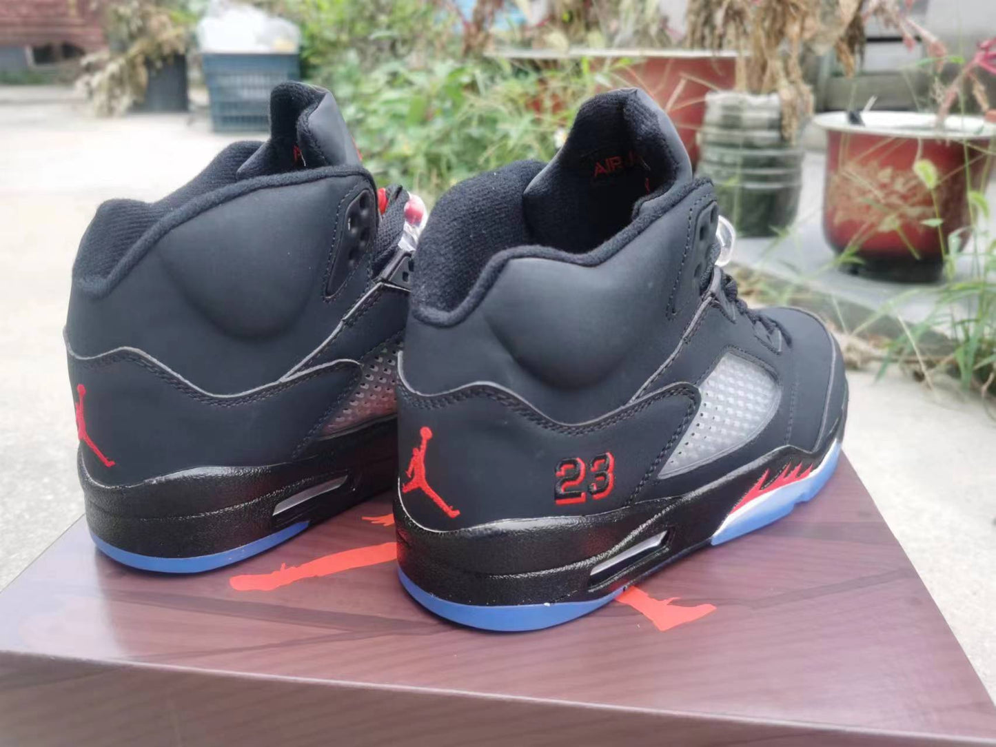 Jordan 5 Noir et Rouge