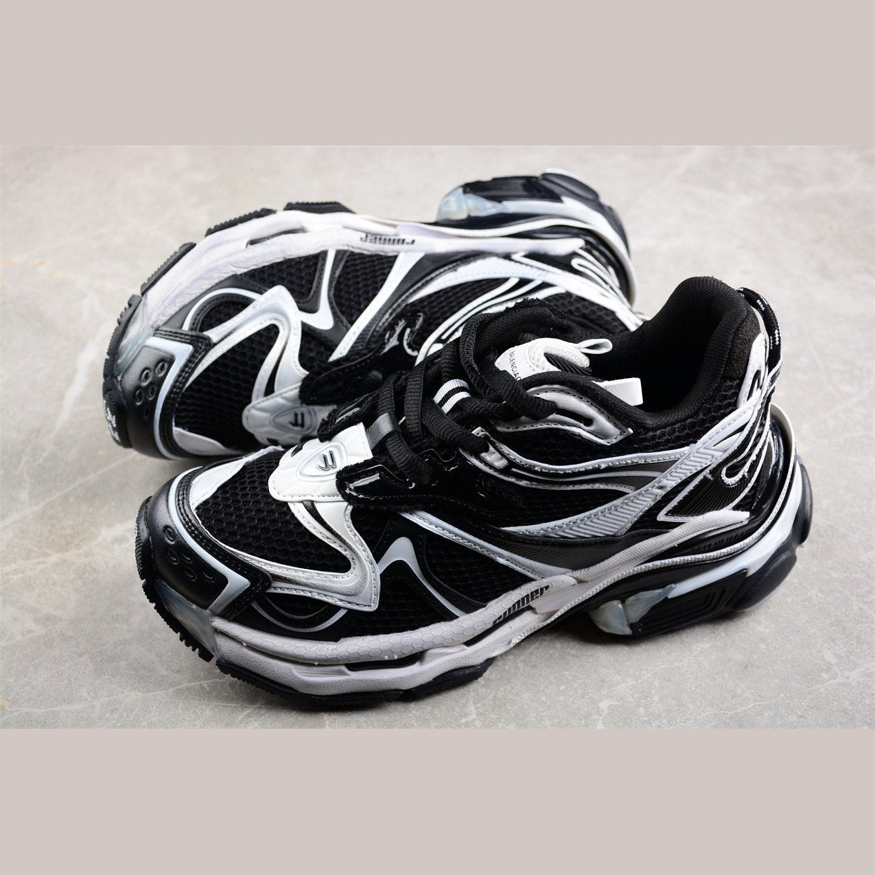 BALENCIAGA RUNNER x NOIR BLANC