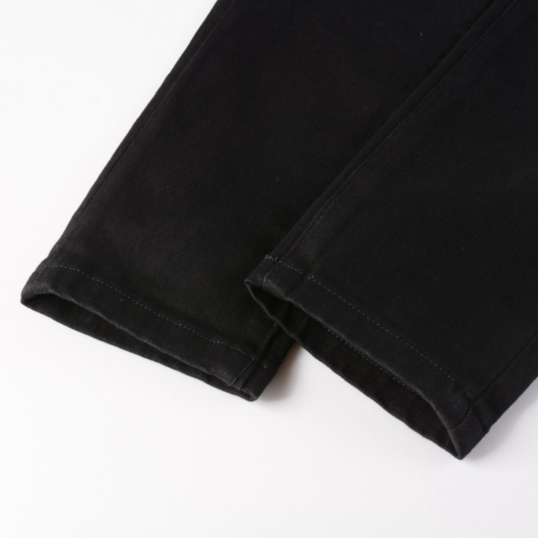 Jean noir déchiré Amr Bandana