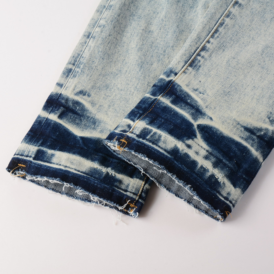 Jean à patchs bleu clair violet