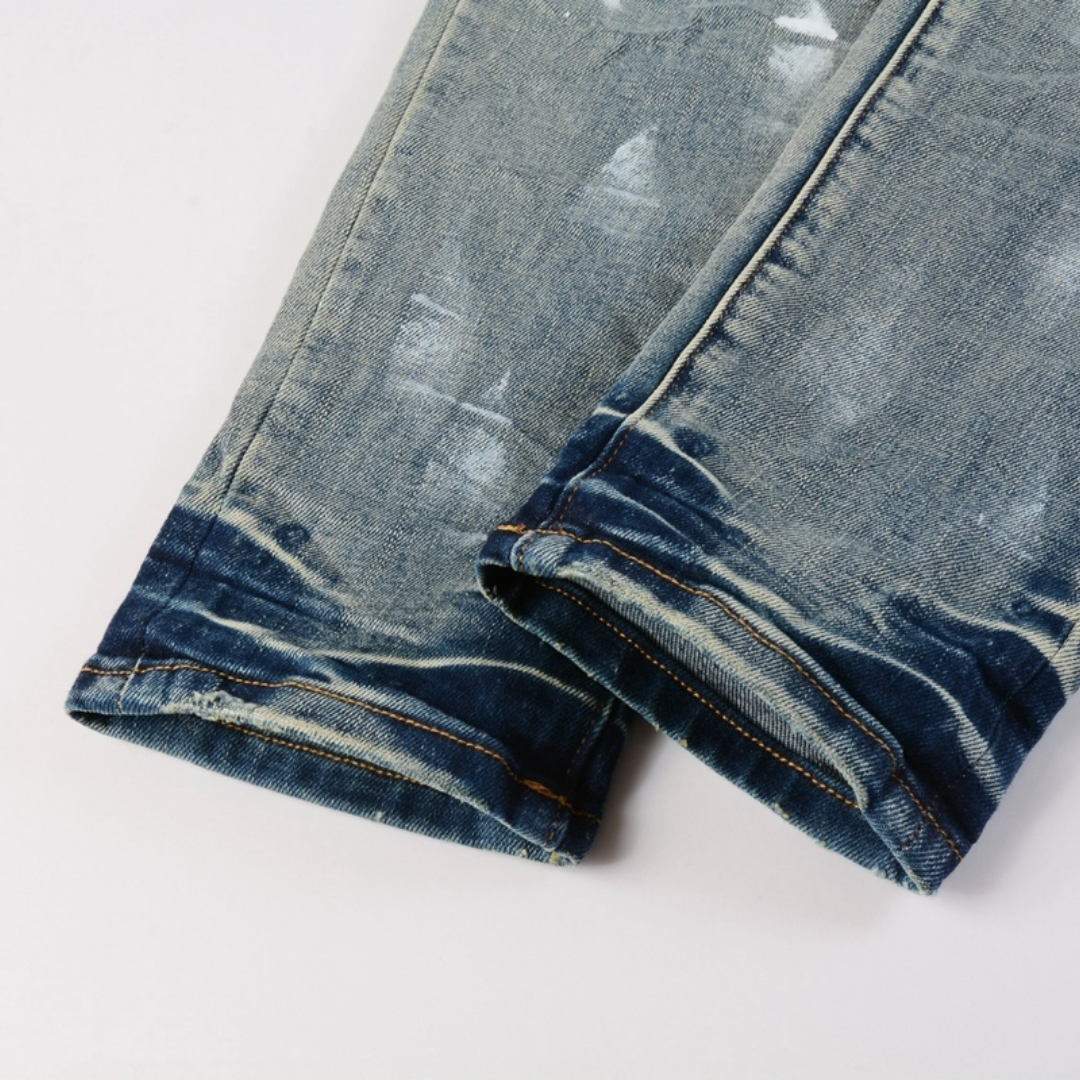 Jean violet déchiré