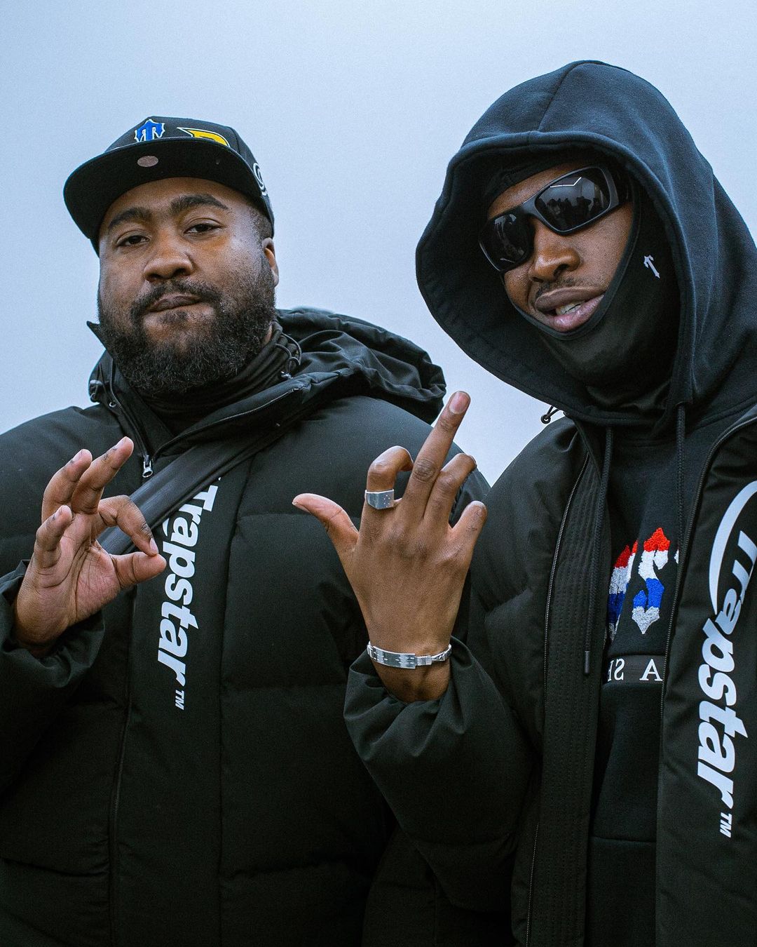 Survêtement noir à secret décodé