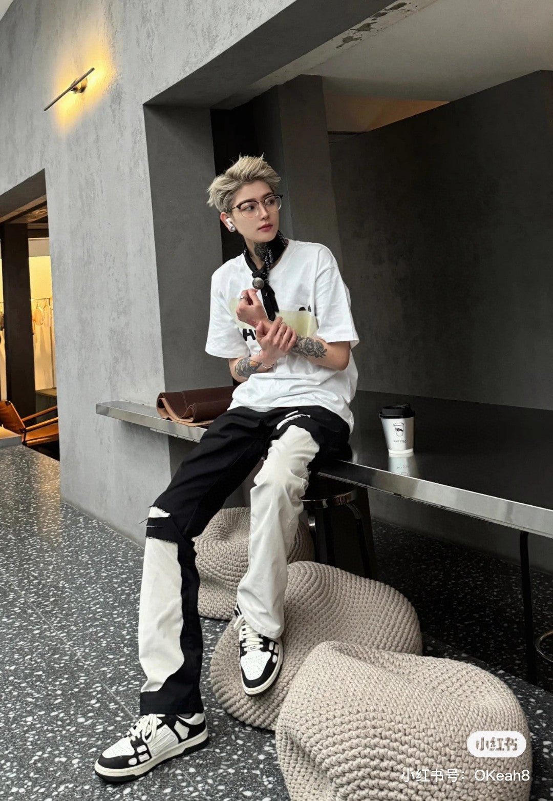 T-shirt Balenciaga à logo ruban (blanc)