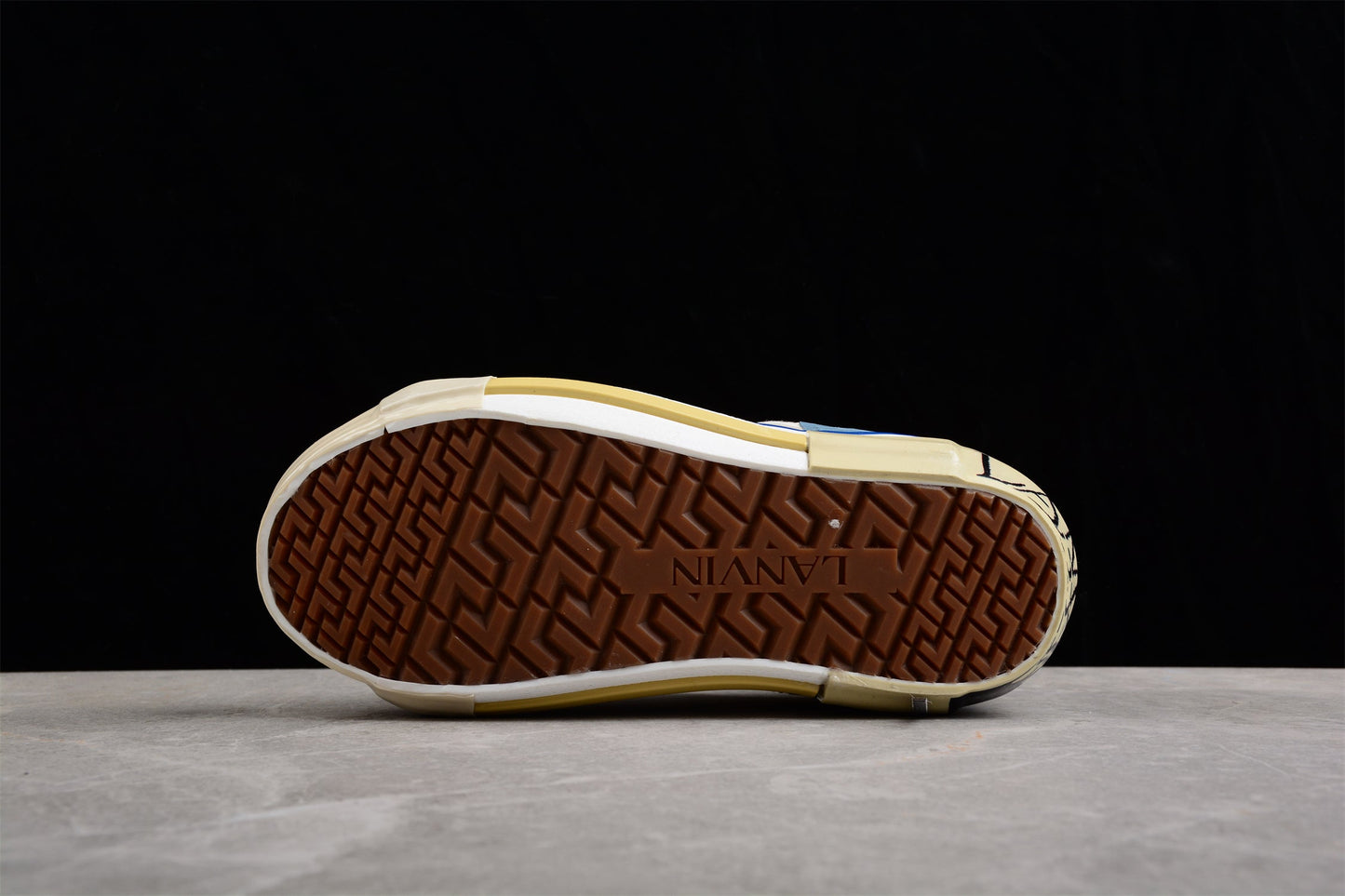 Baskets basses classiques en toile