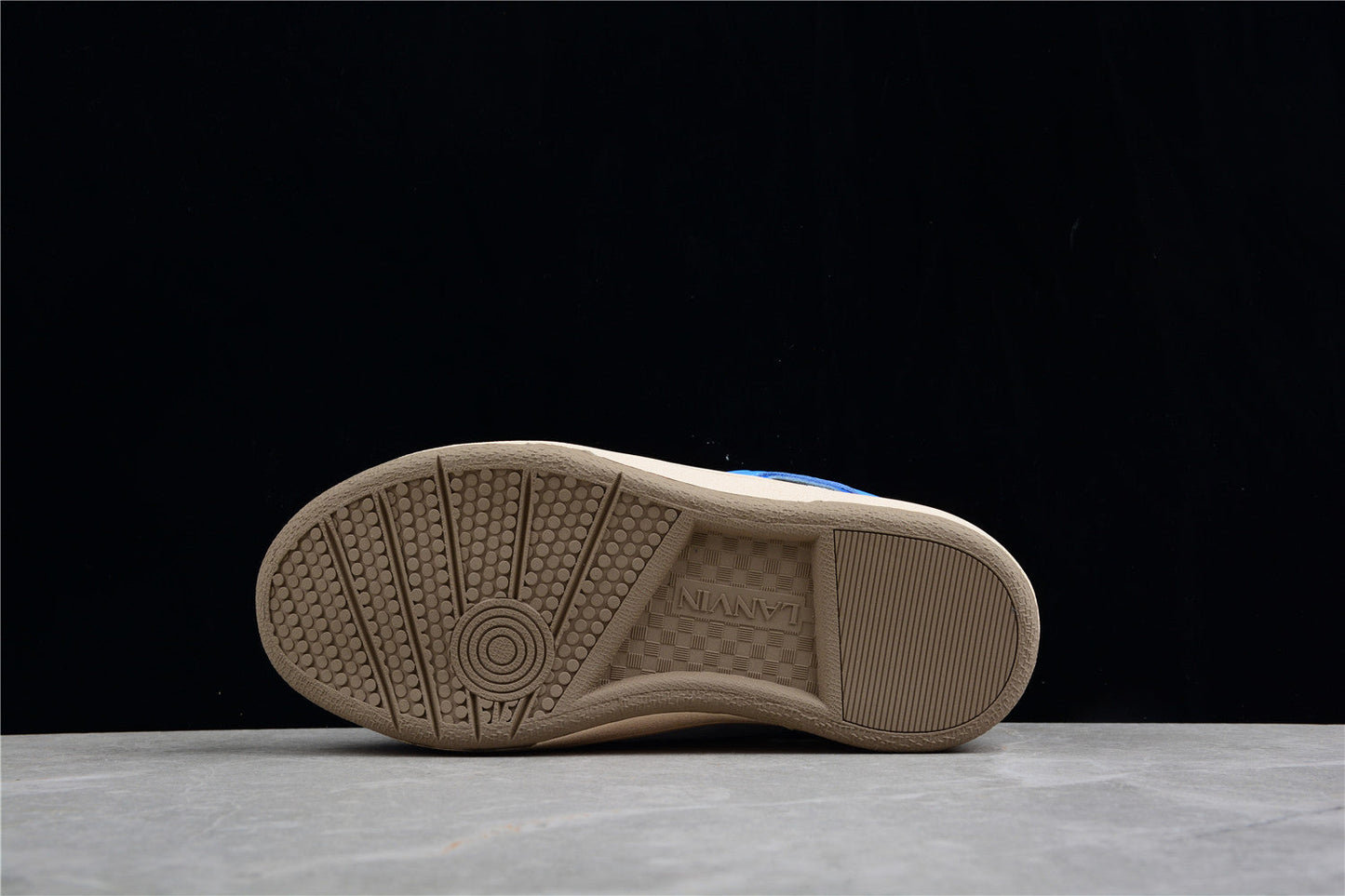 Baskets Lanvin à lacets bleus et rouges