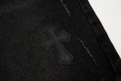 Short en jean noir à motif cœurs chromés et croix croisée
