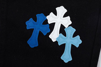 Jean noir à écusson croix bleue et cœurs chromés