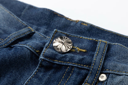 JEANS EN DENIM À ÉCUSSON CŒURS CHROMÉS ET CROIX BLEUE