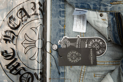 Jean vintage bleu à écusson croisé en forme de cœur chromé