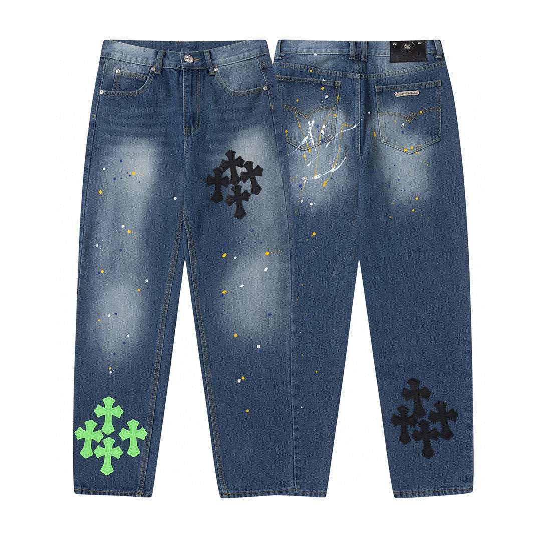 JEANS EN DENIM À CŒURS CHROMÉS ET CROIX VERTES