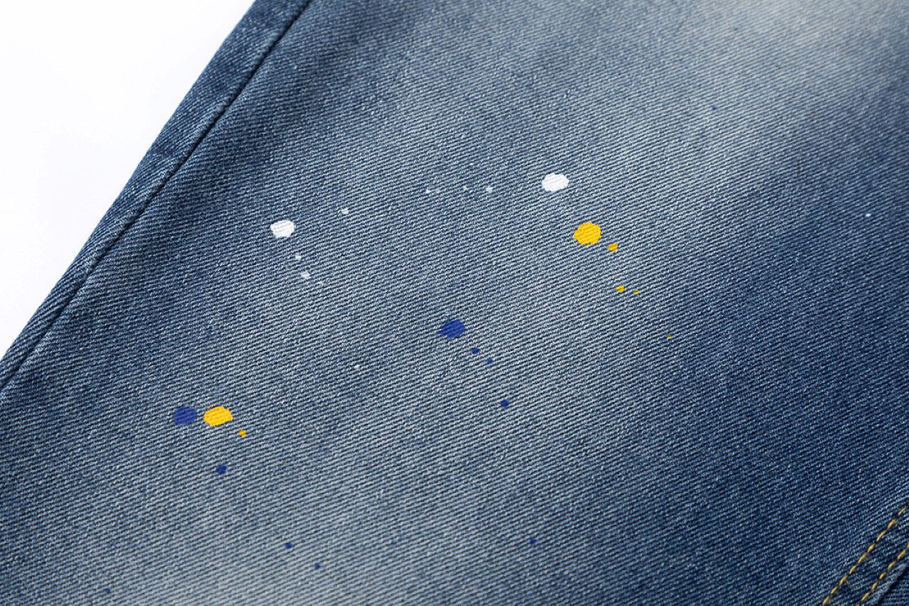 JEANS EN DENIM À CŒURS CHROMÉS ET CROIX VERTES