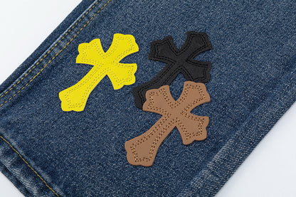 JEANS EN DENIM À PATINS CROISÉS ET CŒURS CHROMÉS