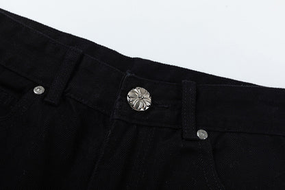 JEAN NOIR À PÂTE EN CROIX JAUNE ET CŒURS CHROMÉS