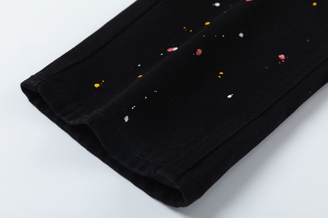 JEAN NOIR À PÂTE EN CROIX JAUNE ET CŒURS CHROMÉS