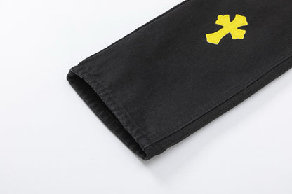 Jean noir à motif cœurs chromés et croix jaune