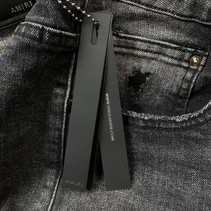 JEANS DE RÉPARATION AVEC LOGO UNIVERSITAIRE AMIRI