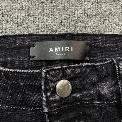 JEANS DE RÉPARATION AVEC LOGO UNIVERSITAIRE AMIRI