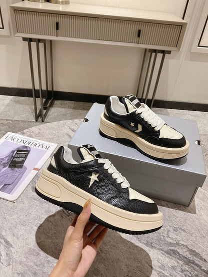 Baskets Golden Goose crème et noires à étoiles