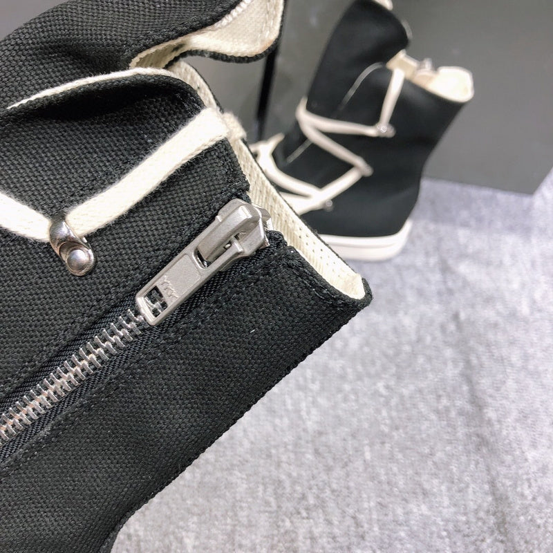 Baskets montantes en toile noire avec lacets enveloppants