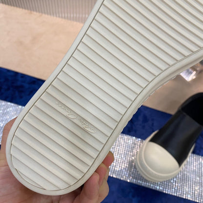 Baskets en cuir à enfiler