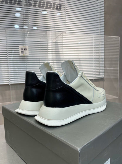 Baskets bicolores noires à accents