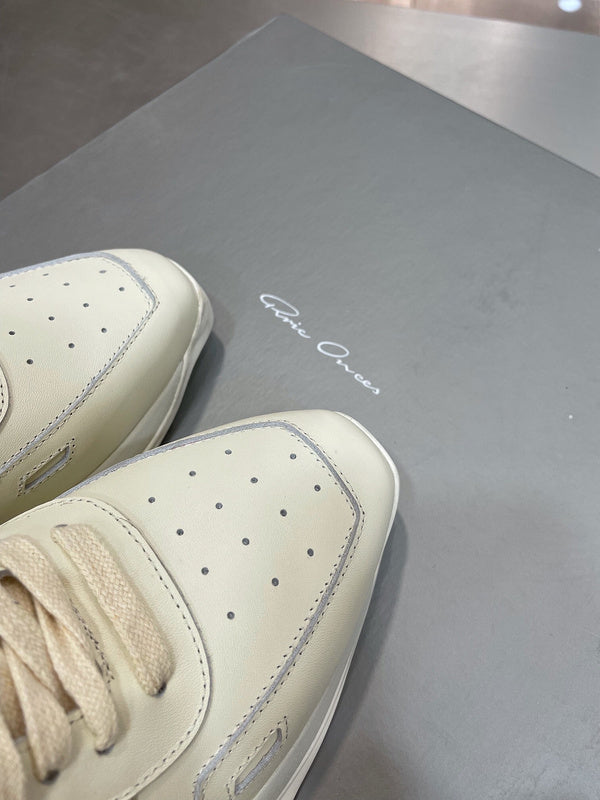 Baskets modernes bicolores