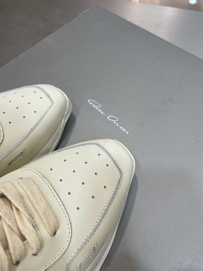 Baskets modernes bicolores