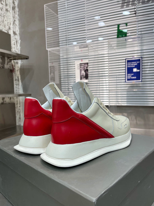 Baskets modernes bicolores