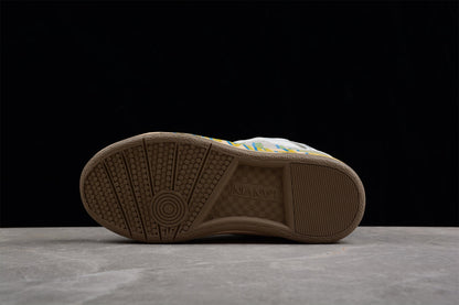 Baskets basses blanches à lacets multicolores