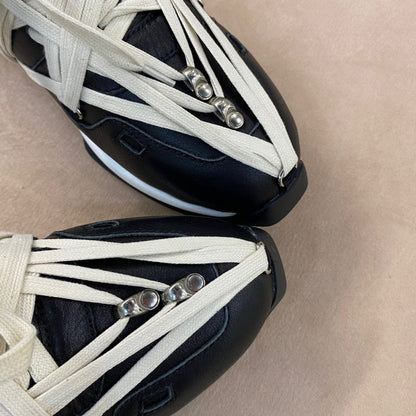 Baskets contemporaines à lacets enroulés