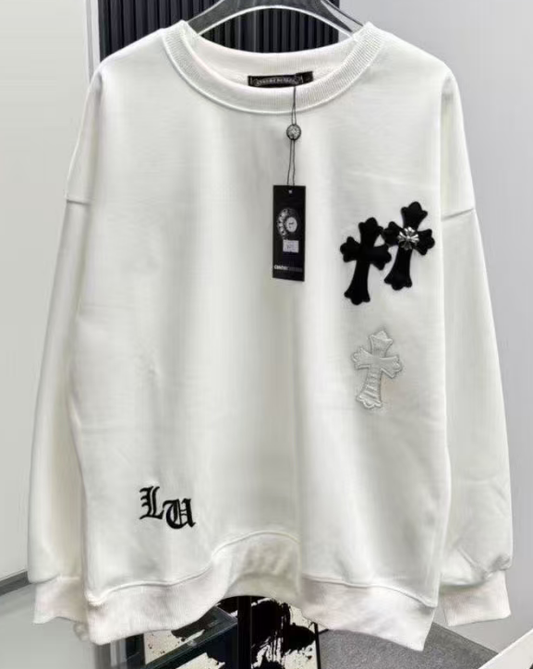 Sweat-shirt blanc à écusson croisé en forme de cœur chromé