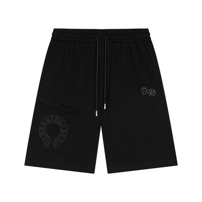 Short noir avec logo de fer à cheval et cœurs chromés